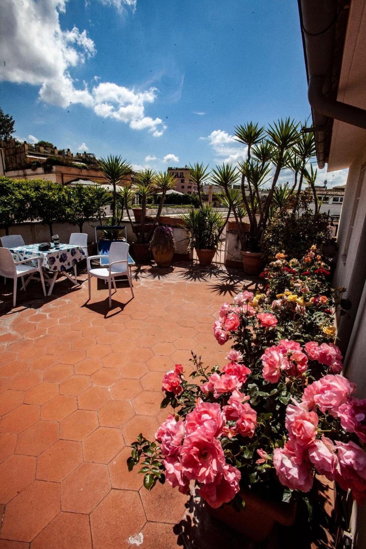 Tolles In Rione Iv Campo Marzio Mit Panorama-terrasse, Trevi-brunnen In Der Naehe Apartamento Roma